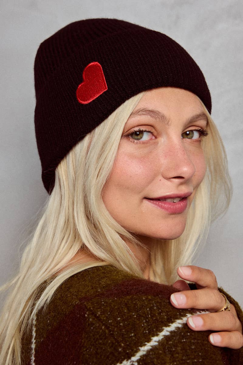 Solid color beanie with red heart MJ221SD