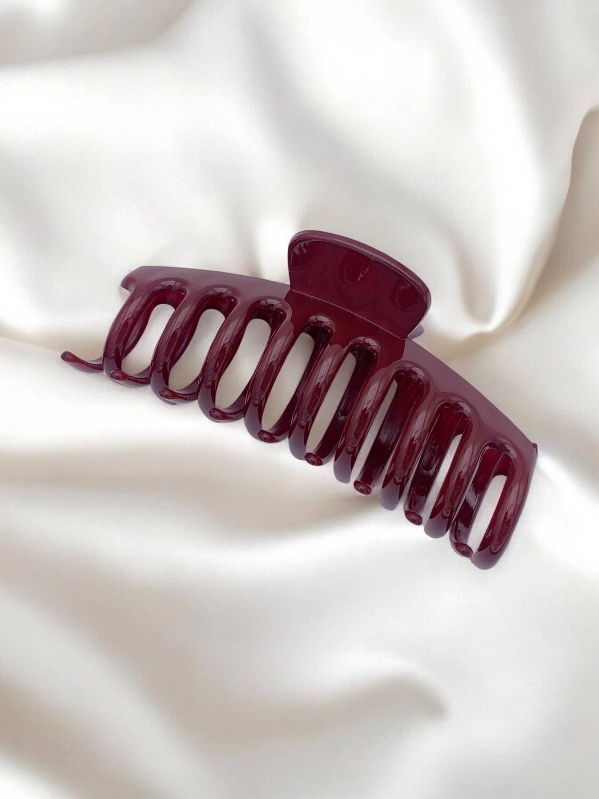 QG03 Varnished hair clip