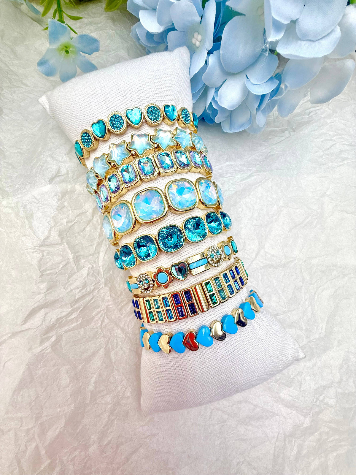 Set de 8 bracelets colorés sans présentoir SET357