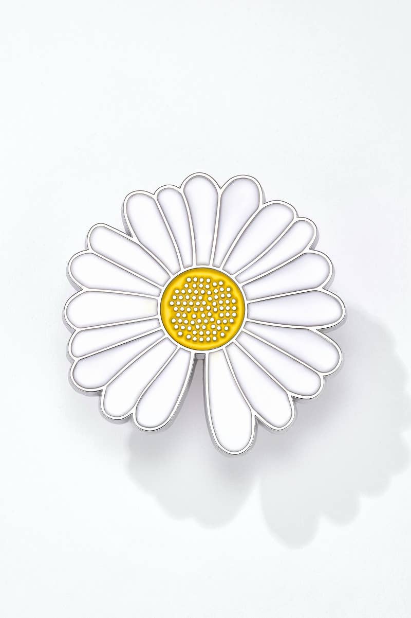 Daisy resin pin BHY134XC