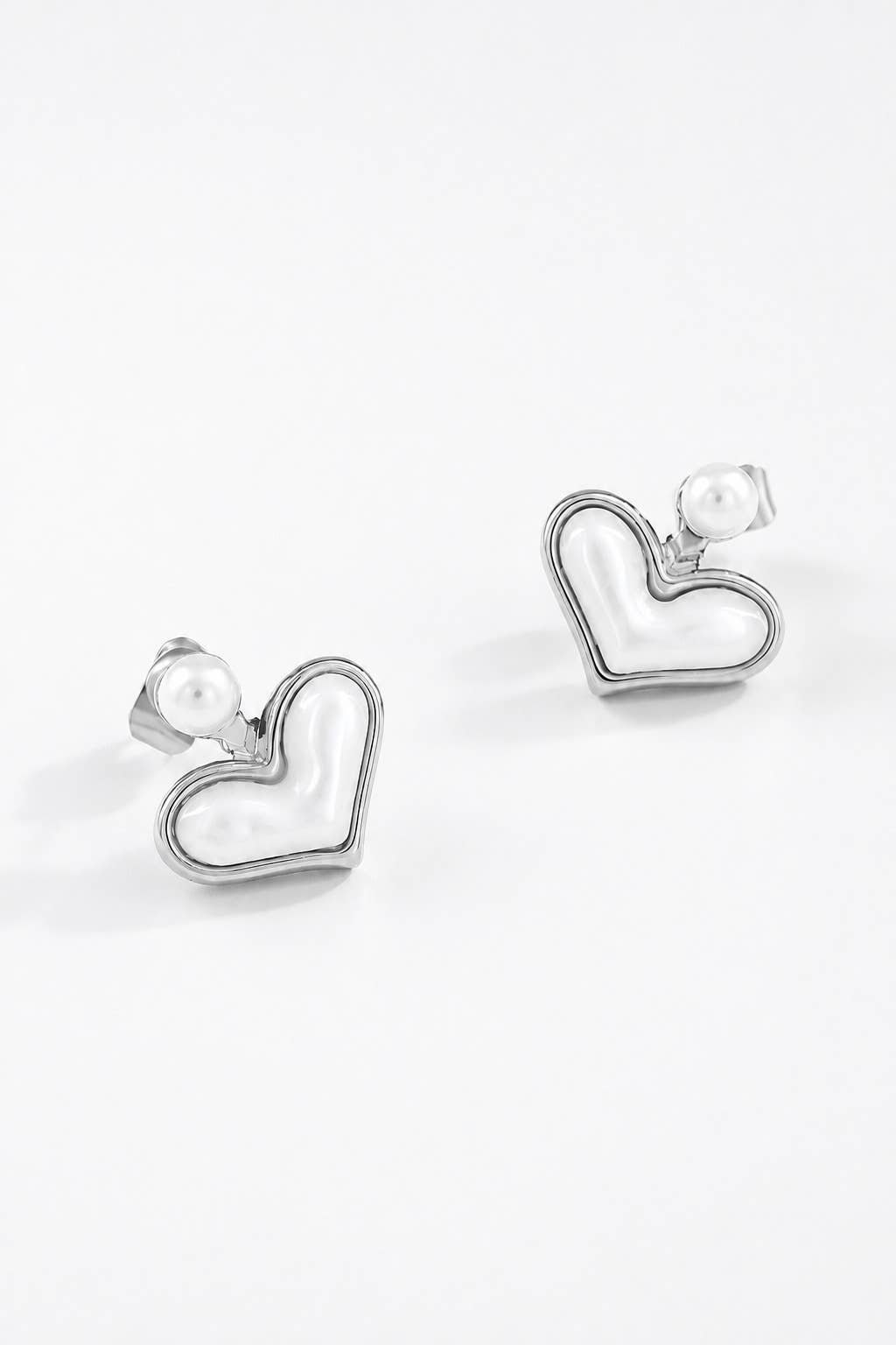 Boucles d’oreilles cœur nacré et perle en acier 124AQ309