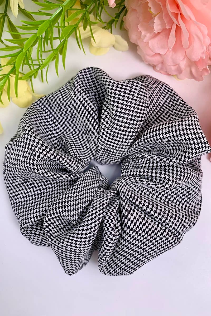 Houndstooth Scrunchie FQ78