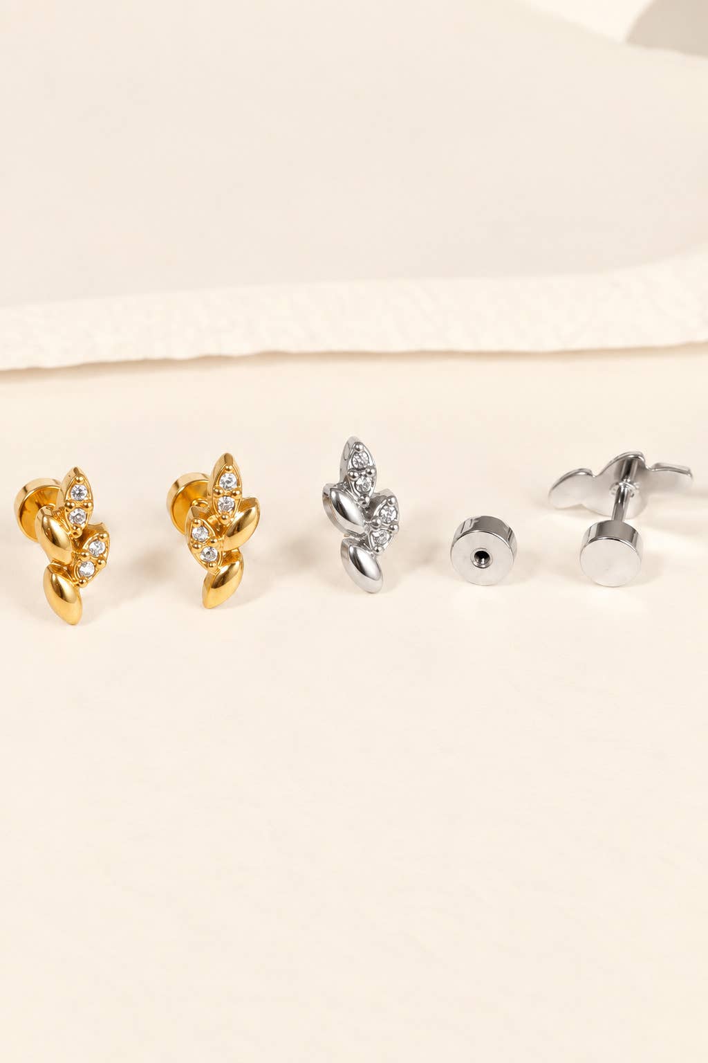 Stainless steel leaf piercings with cubic zirconia 124AQ823