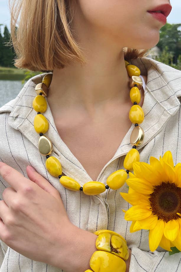 2WY02 resin necklace