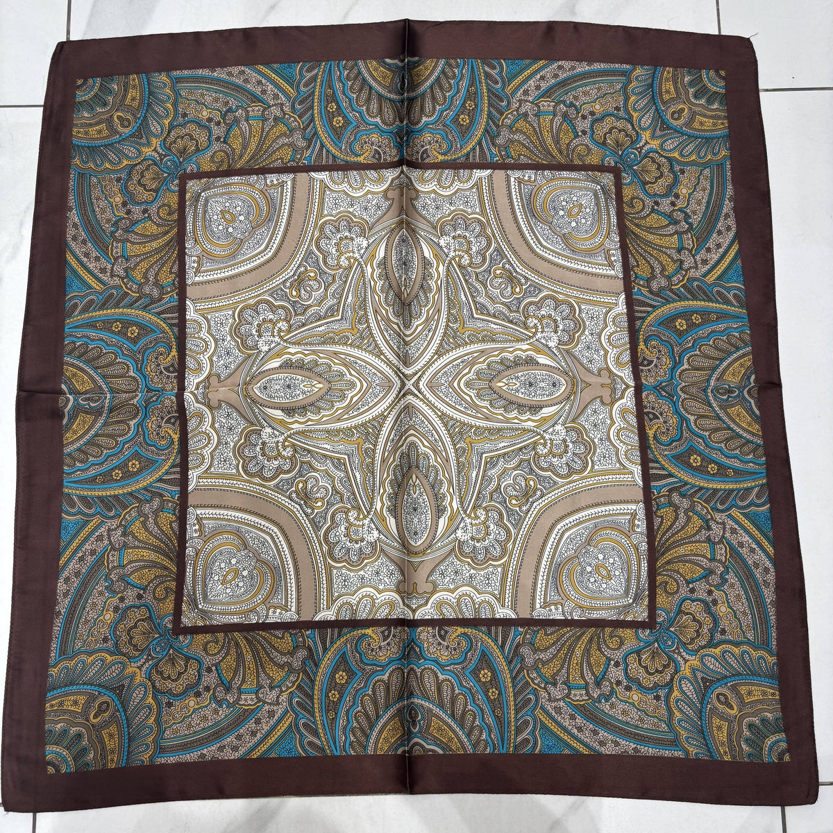 Patterned scarf 70x70 cm FL37
