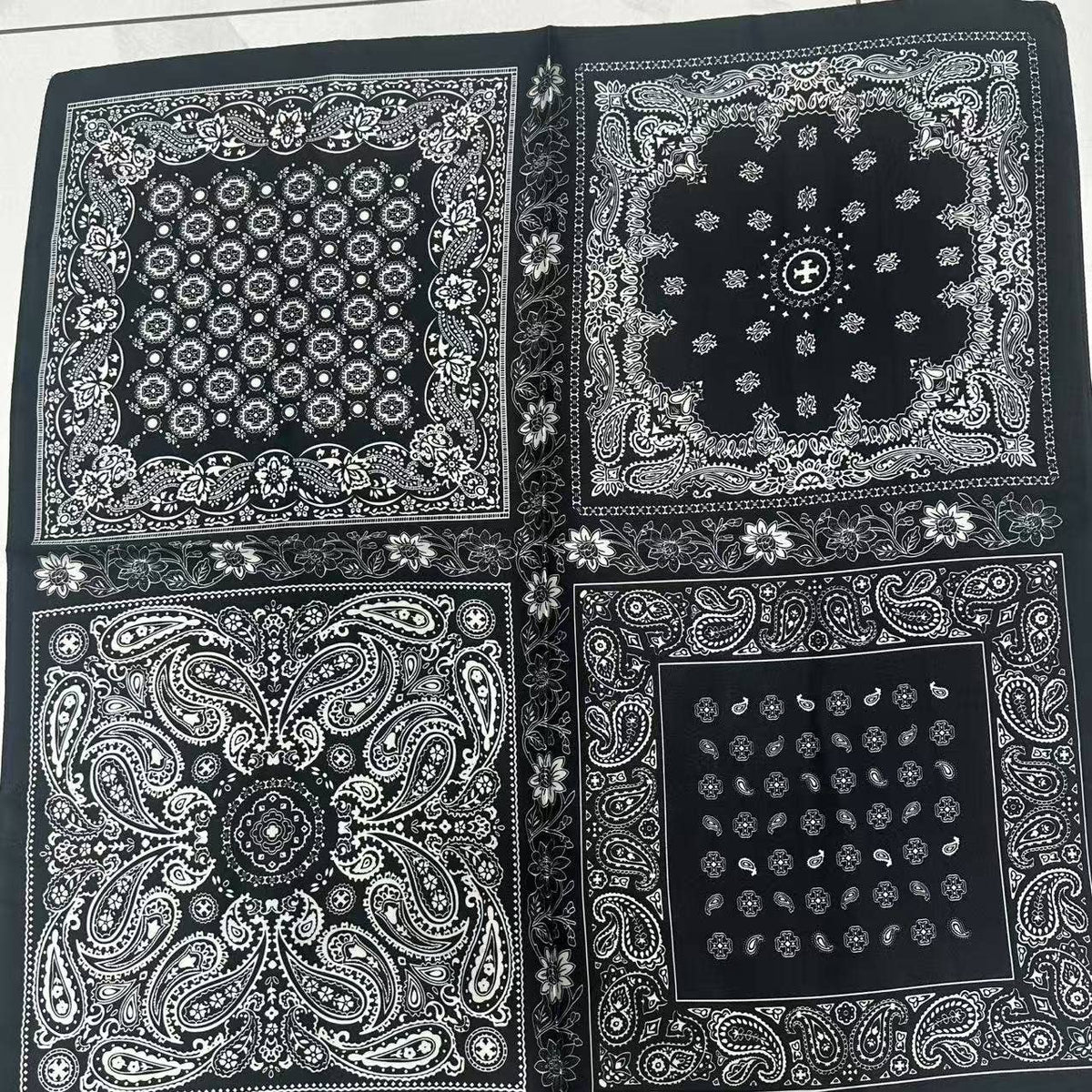 Foulard à motif 70x70 cm FL39