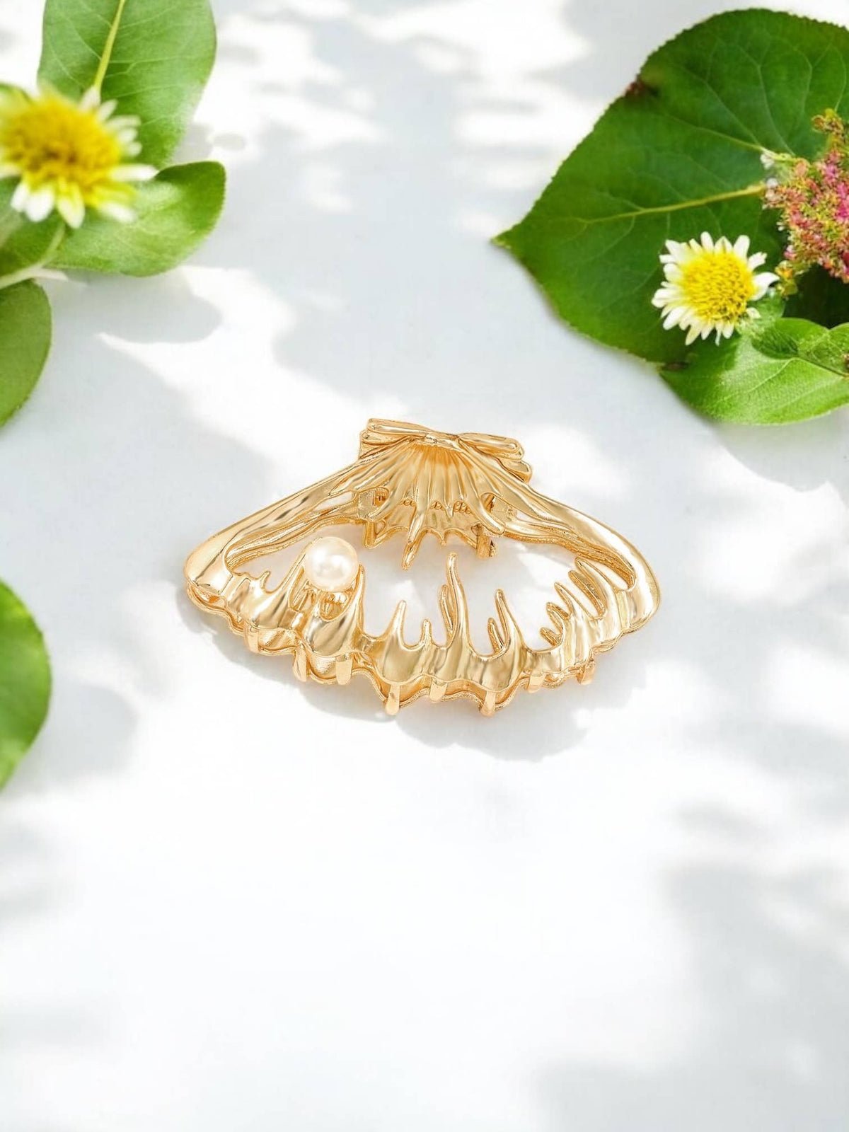 Pince à cheveux métallique Coquillage et perle ZE21
