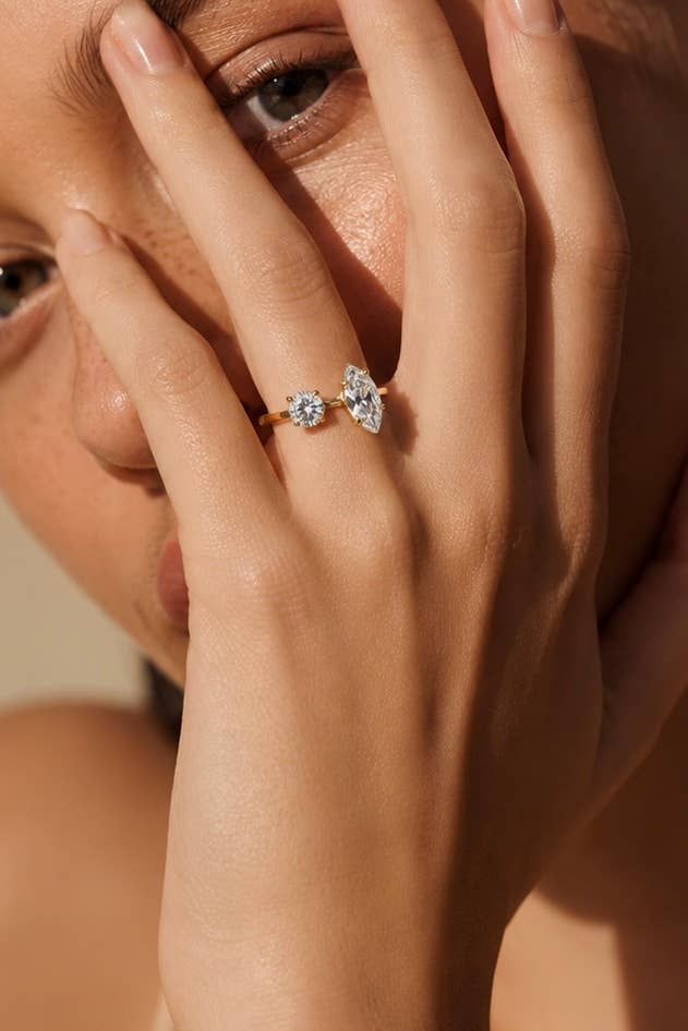 Stainless steel ring with marquise and round zircons 424AQ341