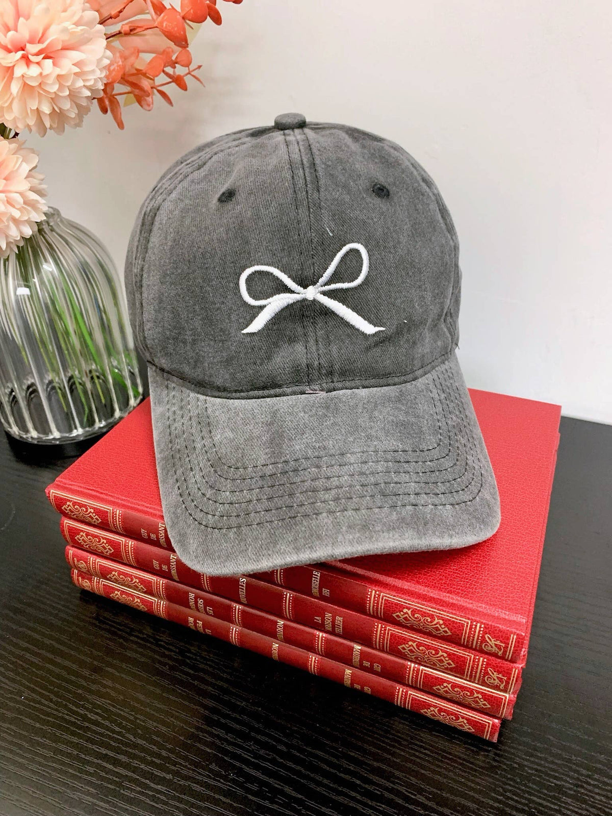 Casquette denim avec nœud brodé MJ06