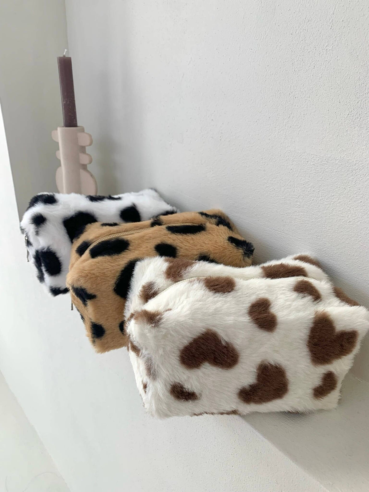 Trousse fausse fourrure motif cœur CY209JH