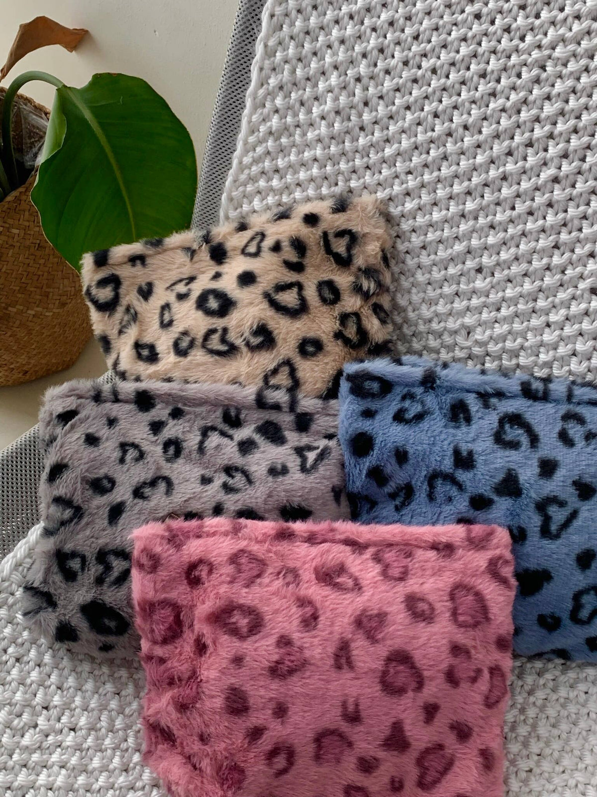 Pochette fausse fourrure motif léopard CY228JH