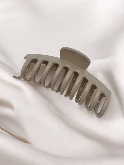 QG03 Varnished hair clip