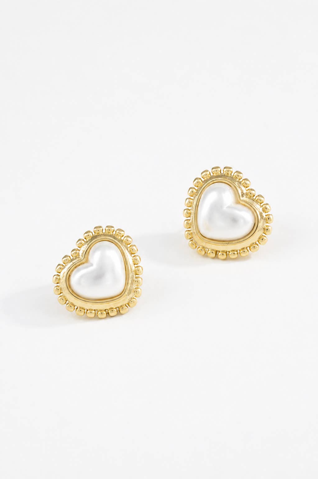 Boucles d’oreilles puces cœur à perles en acier 124AQ315