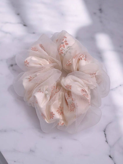 FQ24M Floral scrunchie
