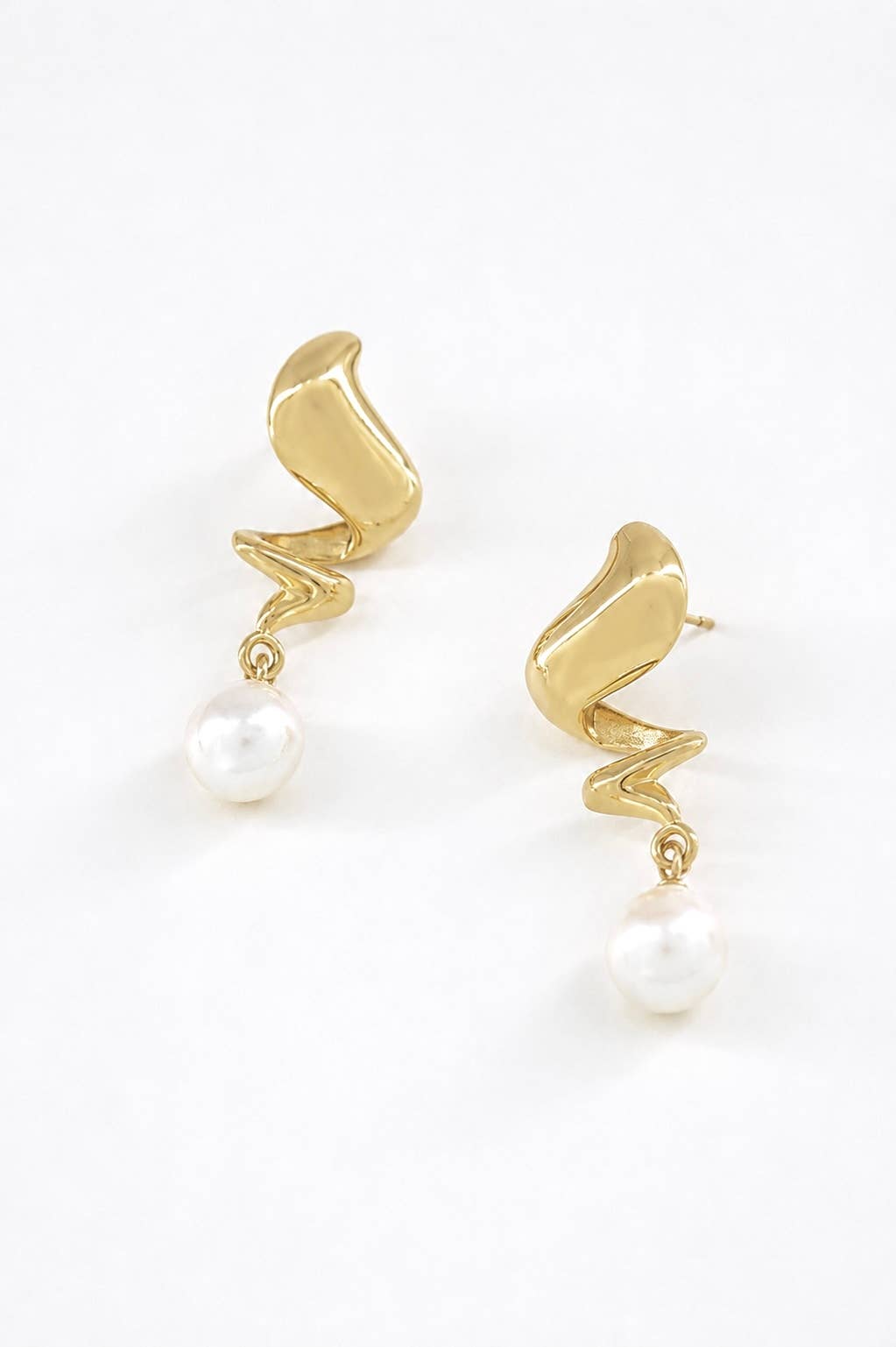 Boucles d’oreilles ondulées perles en acier 124AQ314