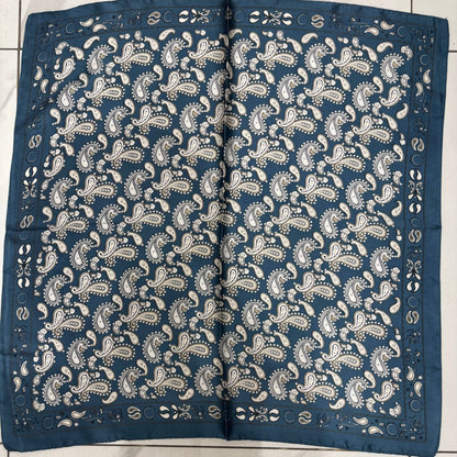 Printed scarf 70x70 cm FL36