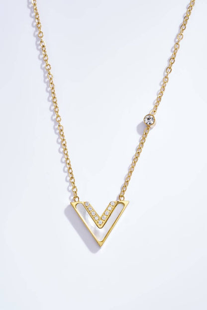 Thin V-neck necklace with mother-of-pearl in stainless steel 224DY20