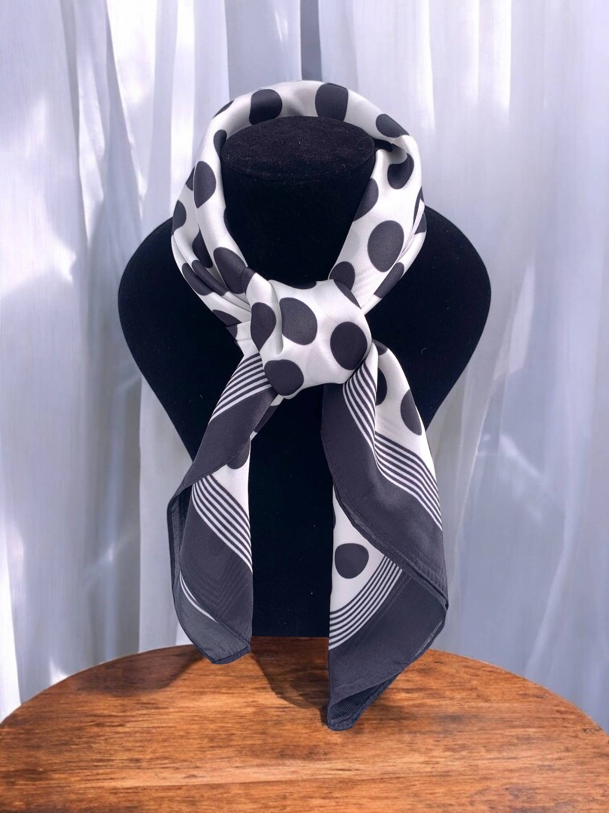 Patterned scarf 68x68cm FL17