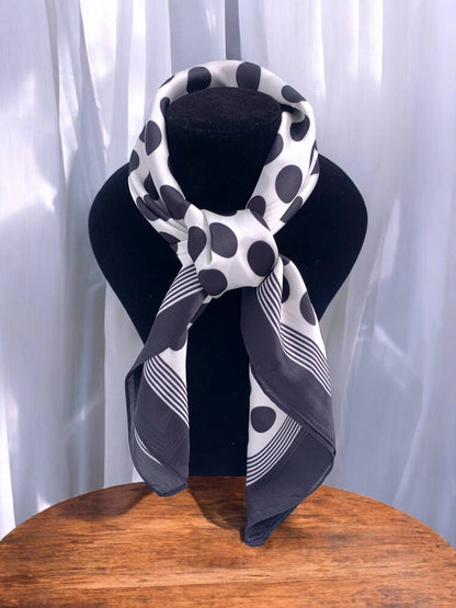 Patterned scarf 68x68cm FL17