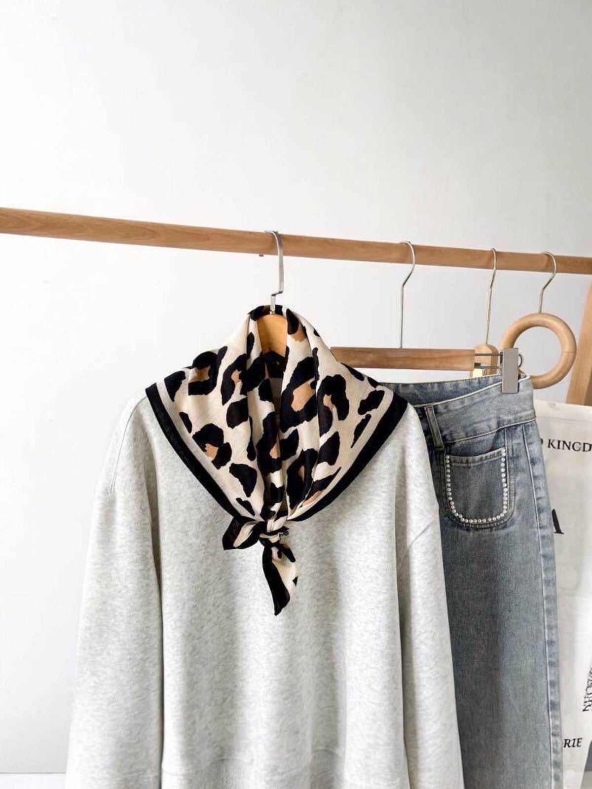 Foulard carré léopard FL07