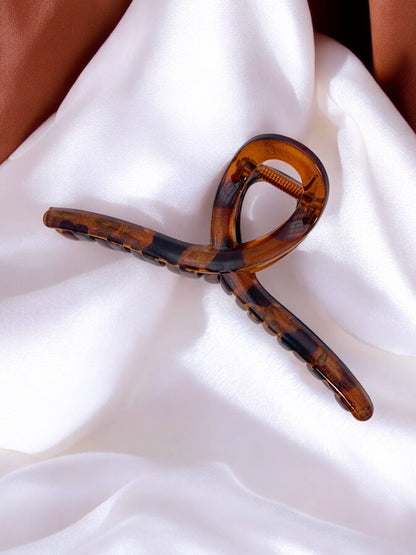 QG09 Varnished Hair Clip