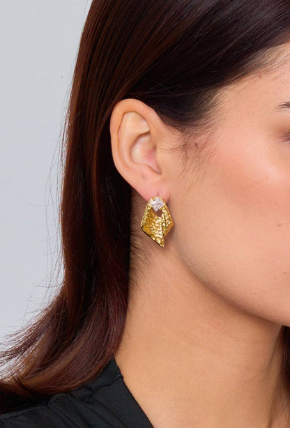 Textured earrings with pearl 124AQ130