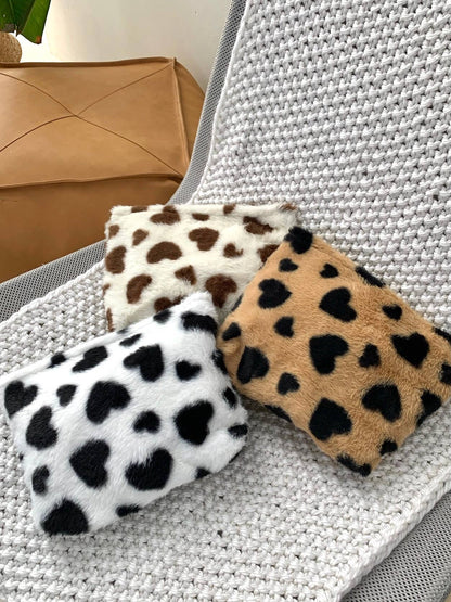 Pochette fausse fourrure motif cœur CY212JH