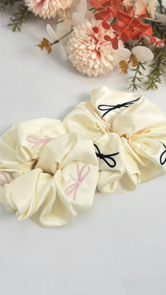 Chouchou en satin avec nœud brodé 15cm FQ61