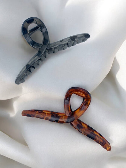 QG09 Varnished Hair Clip