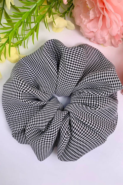 Houndstooth Scrunchie FQ78