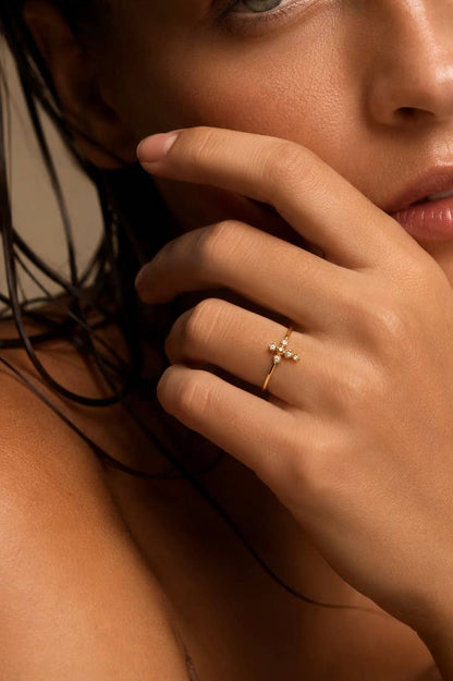 Bague minimaliste croix sertie 424AQ343