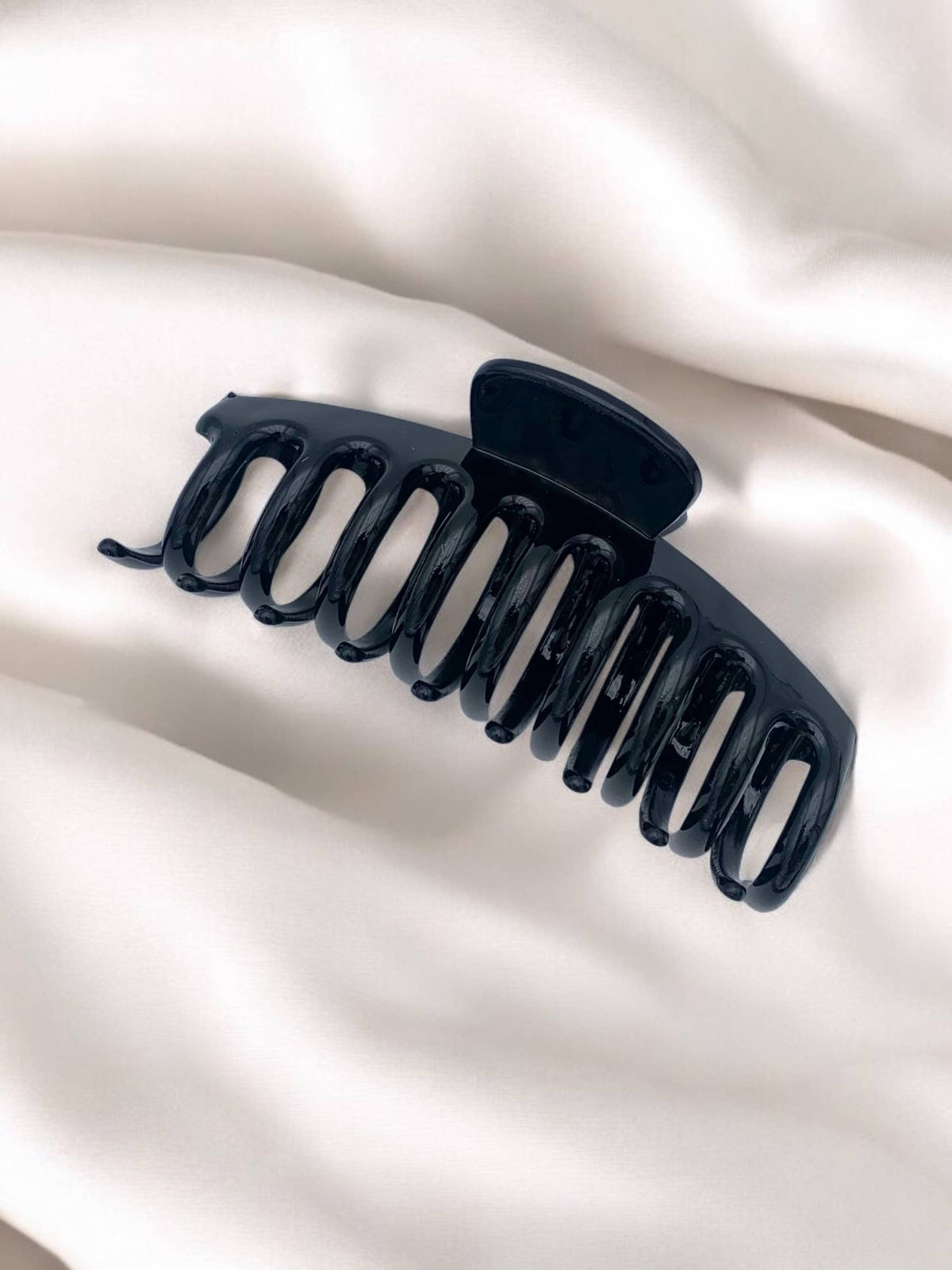 QG03 Varnished hair clip