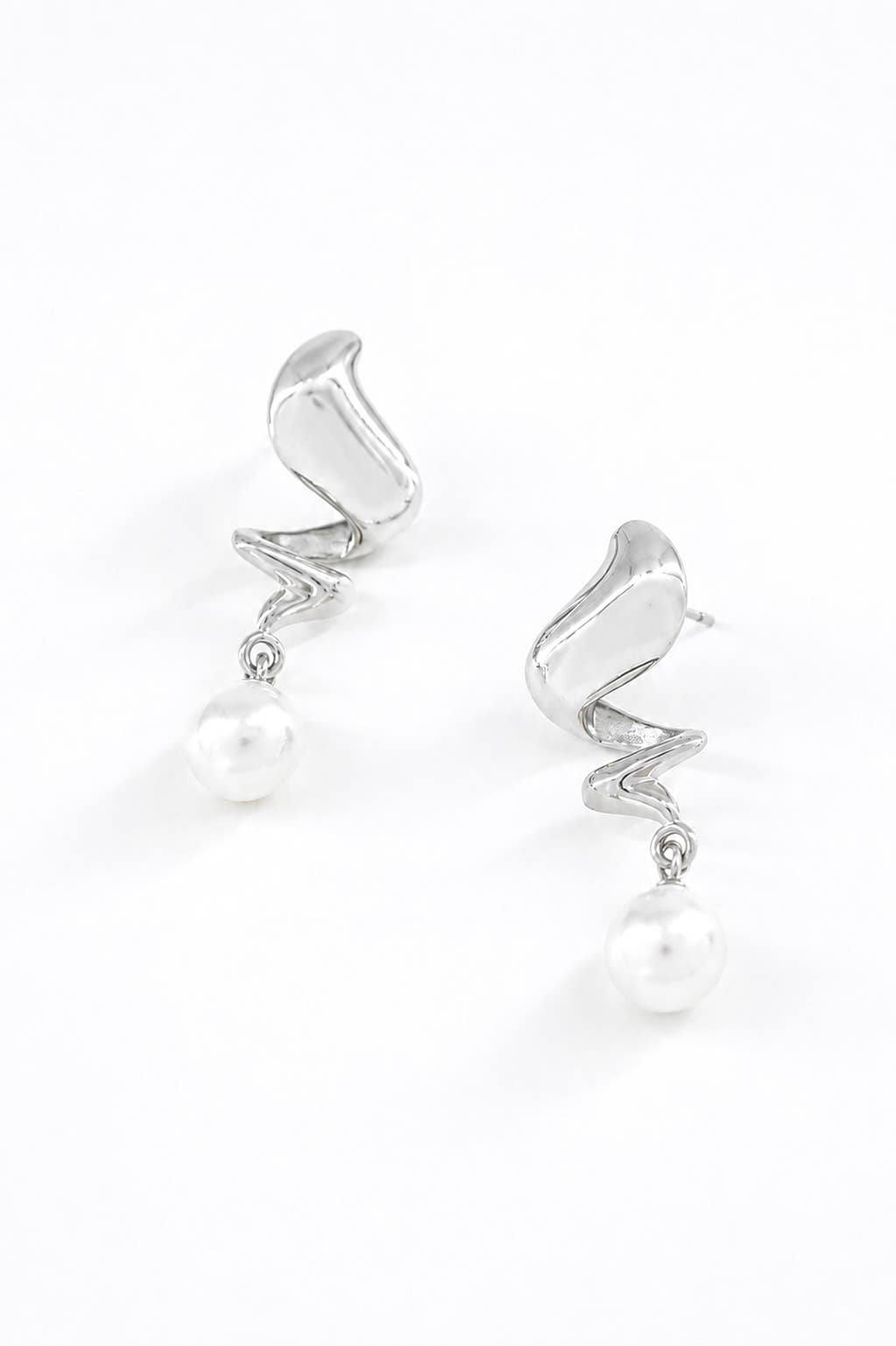 Boucles d’oreilles ondulées perles en acier 124AQ314
