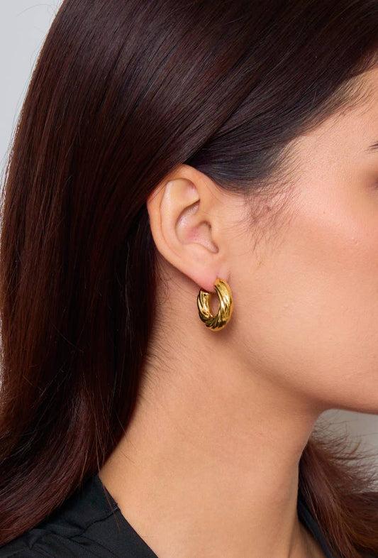 Boucles d'oreilles demi créoles texturées 124AQ11