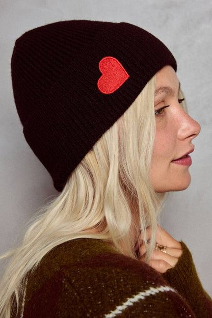 Solid color beanie with red heart MJ221SD