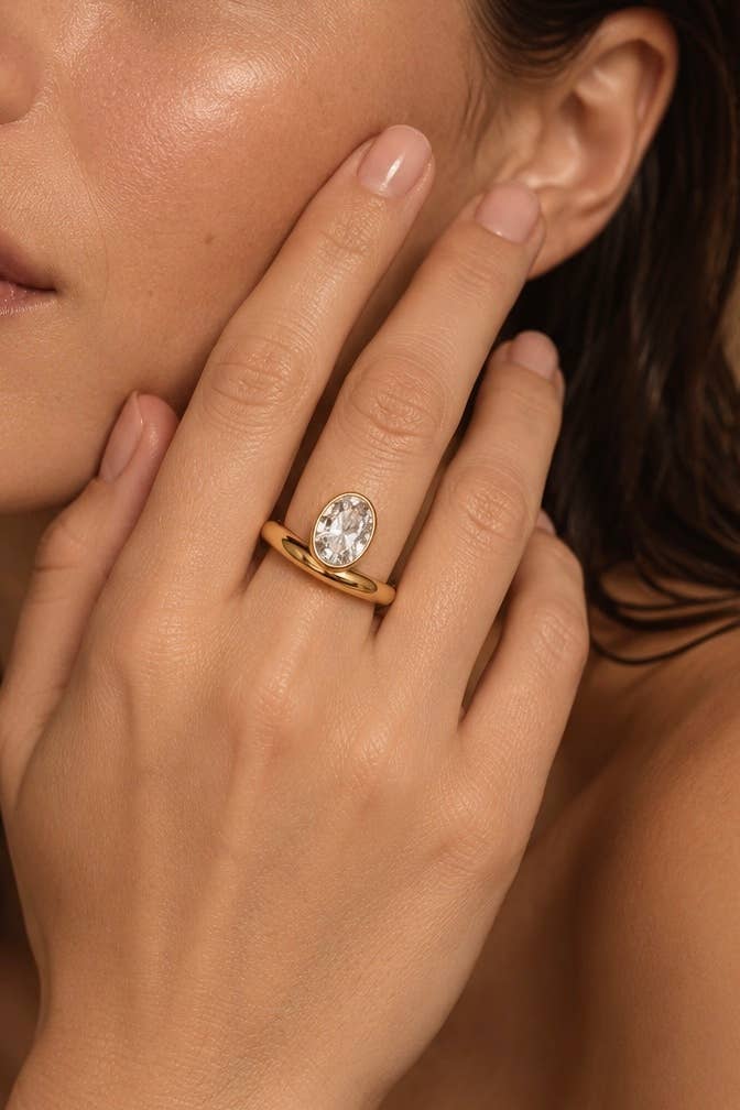 Bague solitaire à zircon ovale en acier inoxydable 424AQ330