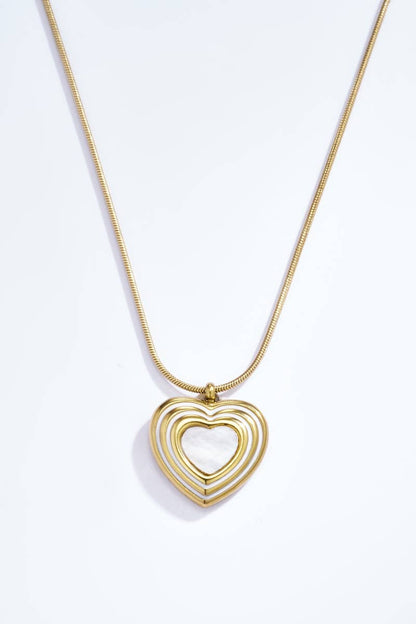 Dainty necklace with pearlescent heart in stainless steel 224DY21