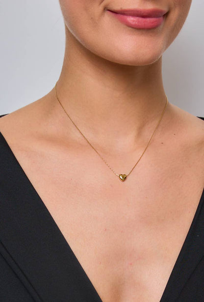 Collier fin avec cœur en acier inoxydable 224AQ06