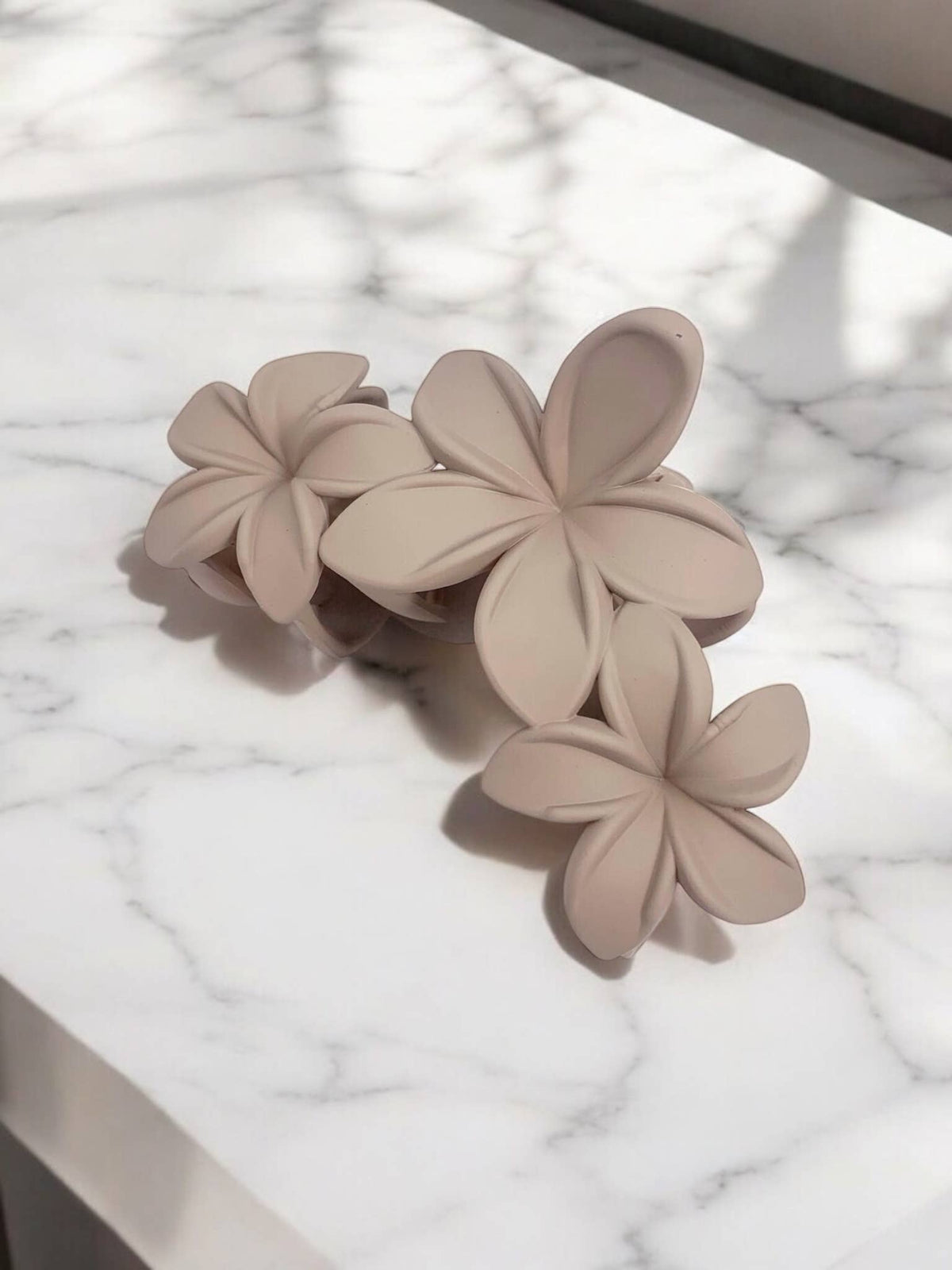 Flower-shaped hair clip YH21