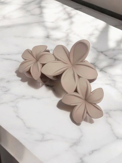 Flower-shaped hair clip YH21