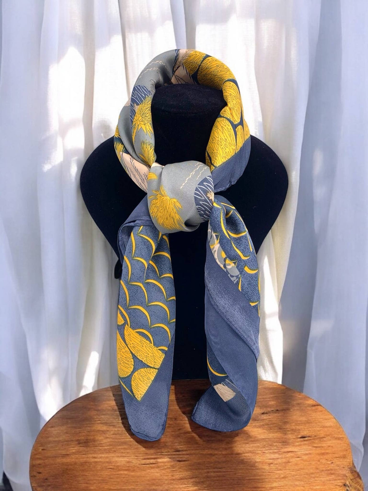 Patterned scarf 68x68cm FL16