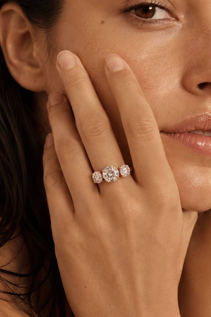 Bague trio de zircons ronds en acier inoxydable 424AQ396