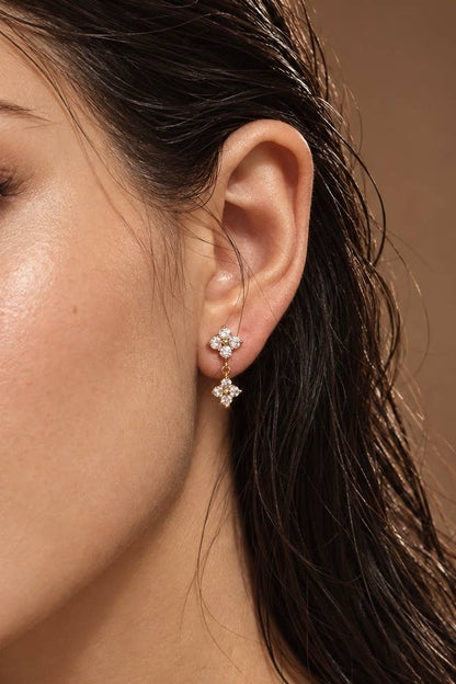 Boucles d’oreilles trèfle zircons en acier 124AQ822