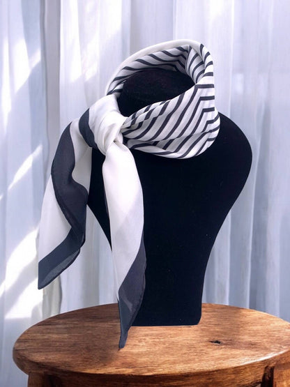 Patterned scarf 68x68cm FL18