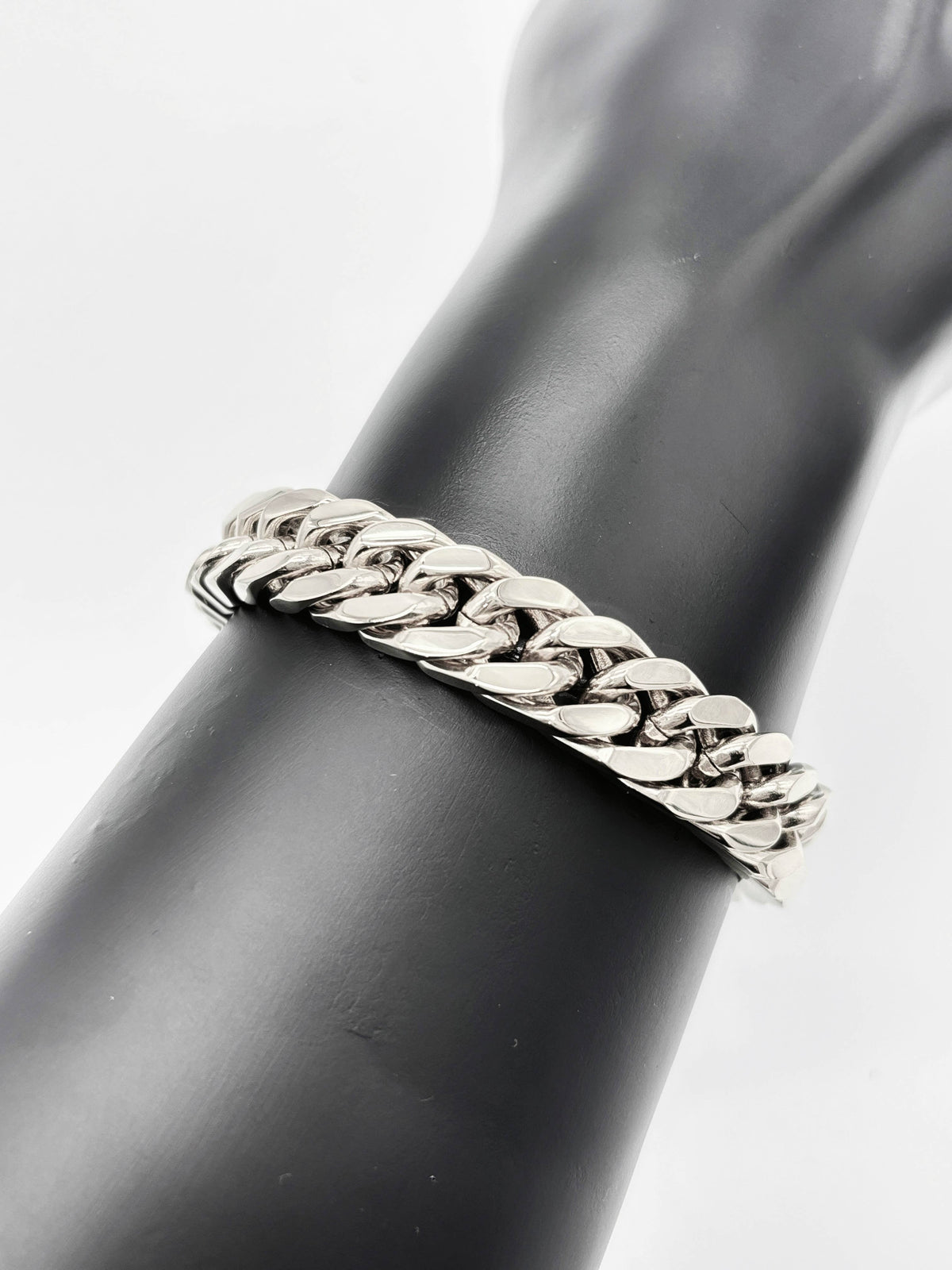Bracelet en acier inoxydable 324OP18