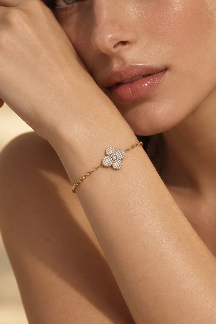 Bracelet chaîne trèfle pavé en acier inoxydable 324AQ536