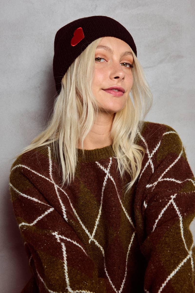 Solid color beanie with red heart MJ221SD