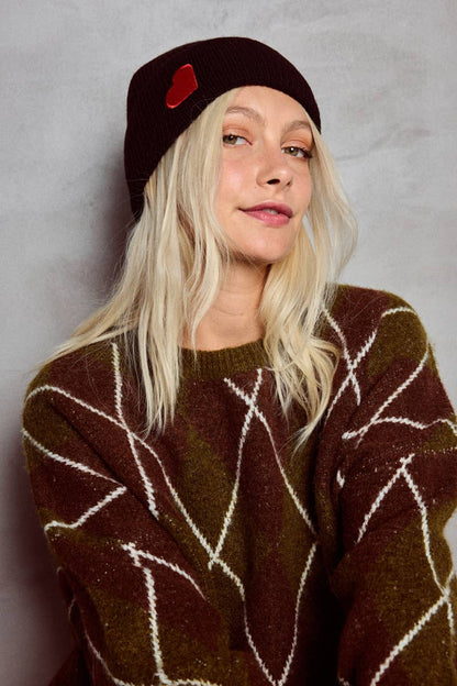 Solid color beanie with red heart MJ221SD