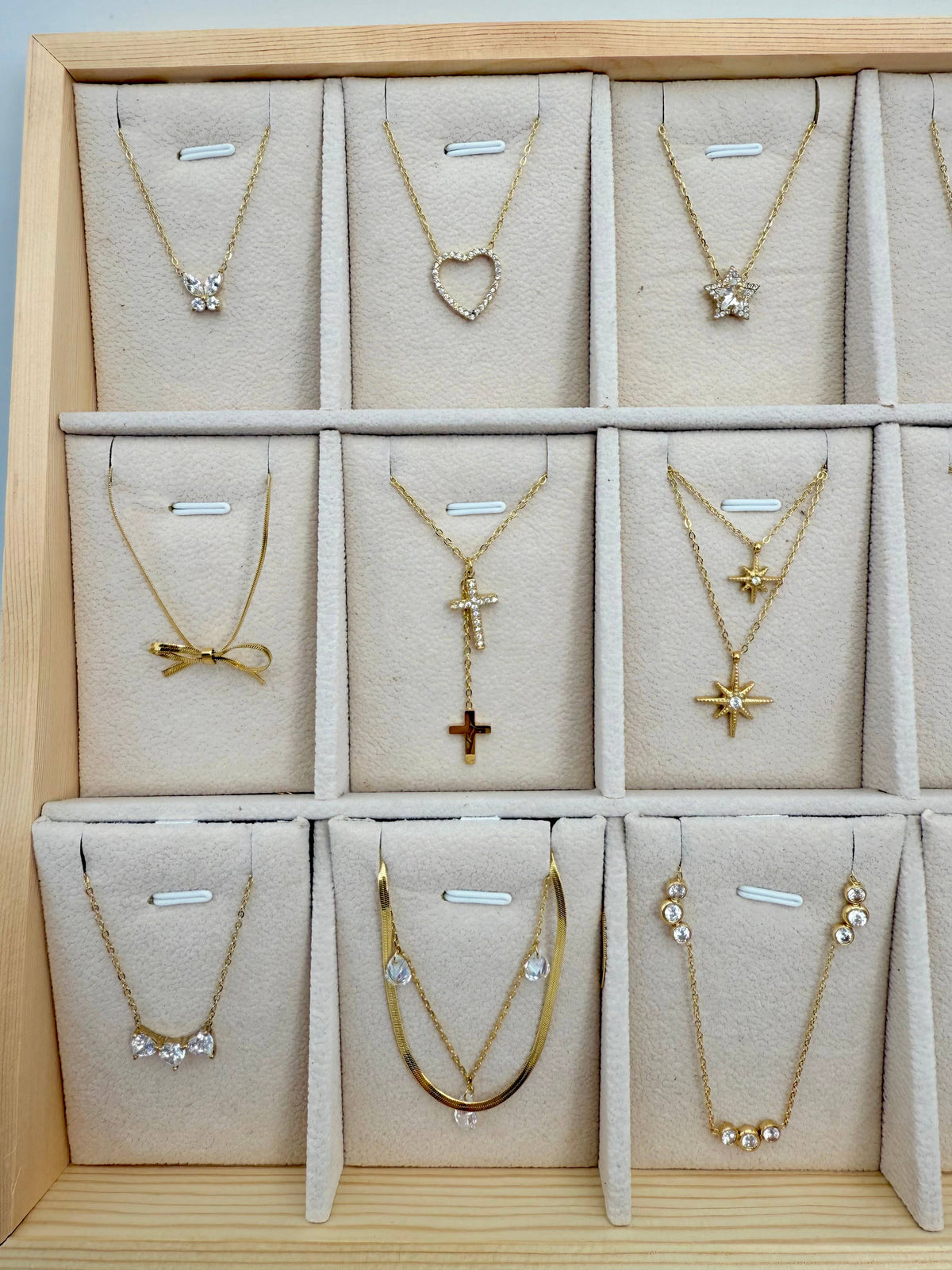 Set of 18 stainless steel necklaces without display stand SET330