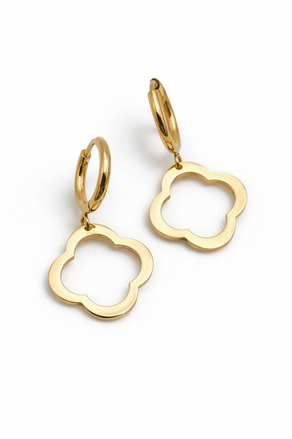 Boucles d'oreilles pendantes trèfle ajouré 124CA02